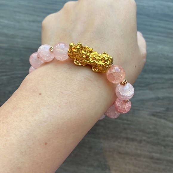 Light Pink Glass Beads Wealth Bracelet with Pixiu Pendent - Picture 3 of 6